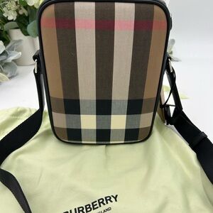 Burberry paddy  check canvas vertical 
Crossbody camera bag NWT